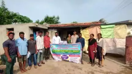ధర్మారం: మేము సైతం అంటూ నడుం బిగించిన పూర్వ విద్యార్థులు.. ప్రభుత్వ పాఠశాలలో చేర్పించాలని ప్రచారం