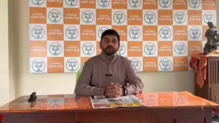 సిర్పూర్ టి: పాఠశాలలు పునర్ ప్రారంభమవుతున్న నేపథ్యంలో బడి ఏడు పిల్లలను సర్కారు బడిలోనే చేర్పించాలని సూచించిన ఎమ్మెల్యే పాల్వాయి