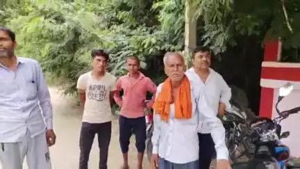 लखीमपुर: लखीमपुर पुलिस लाइन स्थित पोस्टमार्टम हाउस के कर्मचारियों पर रिश्वत मांगने का आरोप, सीएमओ से की गई शिकायत