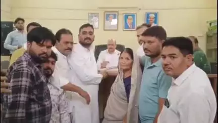 अकलेरा: अकलेरा नगरपालिका में अध्यक्ष पद चुनाव के लिए भाजपा और कांग्रेस ने अपने प्रत्याशियों के नामांकन पत्र दाखिल किए