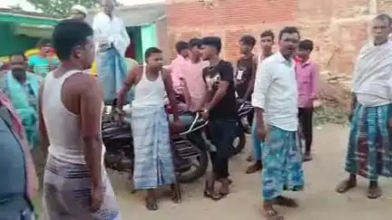 धोरैया: उच्च विद्यालय बिशनपुर के पास बगीचे में आम के पेड़ से गिरकर शिक्षक की मौत, परिजनों में कोहराम