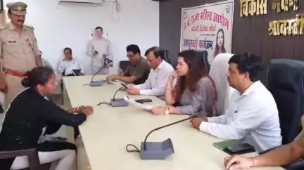 भिनगा: विकास भवन सभागार भिनगा में महिला आयोग की सदस्या ने की जनसुनवाई, नशे और घरेलू हिंसा की शिकायतें आईं सामने