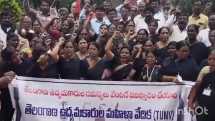 ఖైరతాబాద్: ఉద్యమకారుల సంక్షేమ బోర్డును ఏర్పాటు చేయాలంటూ ఉద్యమకాల జేఏసీ ఆధ్వర్యంలో గన్ పార్క్ వద్ద నిరసన