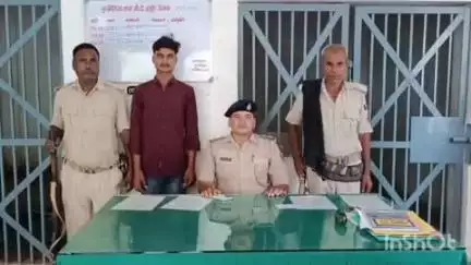 तुरकौलिया: तुरकौलिया पुलिस और STF ने छतौनी से 2 वर्षों से फरार ₹20 हजार के इनामी अपराधी को गिरफ्तार कर न्यायिक हिरासत में भेजा