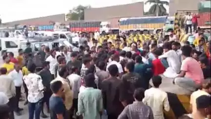 नूह: नई गांव में ड्राइवर की हत्या से गुस्साए ड्राइवरों ने किया रोड जाम, प्रशासन से मदद की गुहार