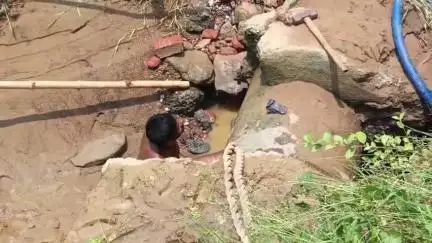 झरिया/जोरापोखर/सिंदरी: झरिया के सवा लाख आबादी पिछले 24 घंटे से पानी की एक एक  बूंद के लिए तरस रहे हैं लोग#Jansamasya