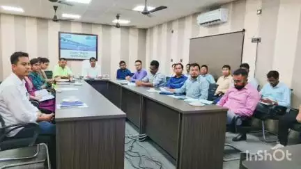 পূব ডিব্ৰুগড়: মন্ত্ৰী প্ৰশান্ত ফুকনৰ উপস্থিতিত জিলা আয়ুক্ত কাৰ্যালয়ত বিভিন্ন চৰকাৰী আঁচনিৰ অগ্ৰগতিক লৈ অনুষ্ঠিত হ'ল পৰ্যালোচনা সভা
