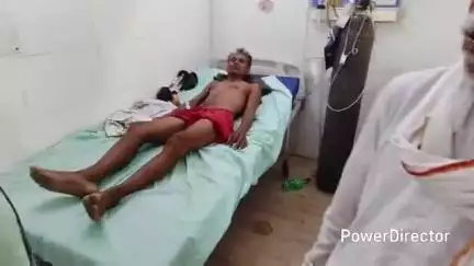 मऊ: बहिलपुरवा सेमरिया चरण दासी गांव में जमीनी विवाद में दबंगों ने व्यक्ति के साथ की मारपीट, घायल को जिला अस्पताल रेफर