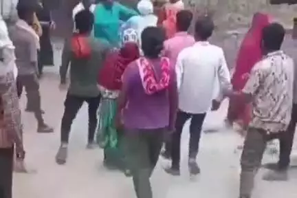 आलापुर: महेशपुर मंडप में घर में घुसकर पिटाई करने का वीडियो वायरल होने के बाद पुलिस ने 8 लोगों के खिलाफ दर्ज किया मुकदमा