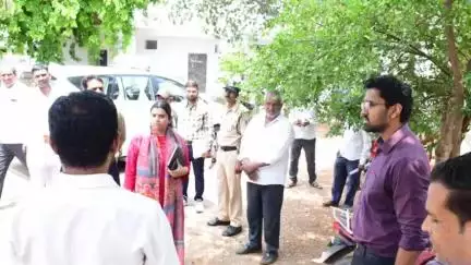 हरदा: कलेक्टर ने झाडपा, कायागांव, खेड़ा व भादूगांव का दौरा किया
