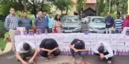 उत्तर सोलापूर: कुरुल आणि सिकंदर टाकळी येथे विदेशी मद्य वाहतुकीवर कारवाई, १४० मद्य बॉक्ससह २ वाहने केली जप्त: निरीक्षक रामचंद्र चवरे...