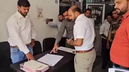 कोडरमा: उपायुक्त ने नगर परिषद क्षेत्र में प्रस्तावित बस स्टैंड, वेंडिंग जोन और कार्यालय भवन की जमीन का किया निरीक्षण