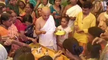 महेशपुर: महेशपुर शिव मंदिर परिसर में रथ यात्रा को लेकर भगवान जगन्नाथ को कराया गया स्नान