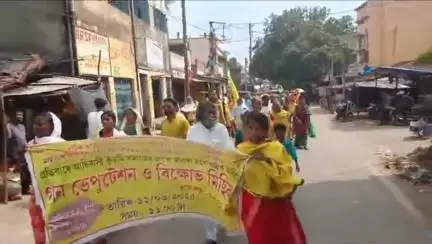 ঝালদা ১: বেআইনিভাবে জরিমানা করা সহ একাধিক অভিযোগে ঝালদা ইলেকট্রিক অফিসে আদিবাসী কুড়মি সমাজের গণডেপুটেশন ও বিক্ষোভ মিছিল