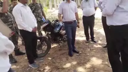 भंडरिया: गढ़वा उपायुक्त पहुंचे भंडरिया, प्रखंड कार्यालय और एकलव्य विद्यालय का किया निरीक्षण