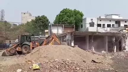 मुलताई: मुलताई प्रशासन ने अस्पताल की भूमि पर किया गया अतिक्रमण हटाया