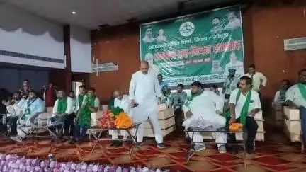 गोड्डा: नगर भवन में झामुमो द्वारा सम्मान सह मिलन समारोह आयोजित, केंद्रीय सचिव पंकज मिश्रा रहे मौजूद