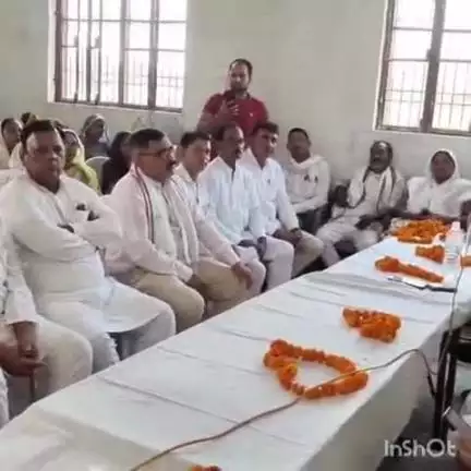 ऊंचाहार: बाबूगंज स्थित विद्यालय में कांग्रेस द्वारा संविधान बचाओ अभियान कार्यक्रम का आयोजन हुआ