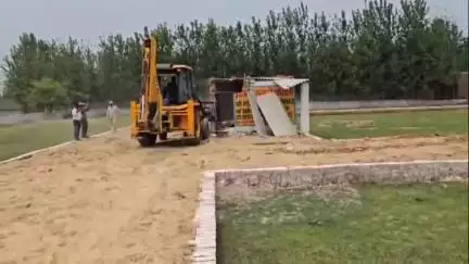 बरेली: बरेली विकास प्राधिकरण ने थाना भोजीपुरा क्षेत्र में तीन अवैध कॉलोनियों को किया ध्वस्त