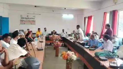 मेहरमा: मेहरमा प्रखंड परिसर में पंचायत समिति सदस्यों की मासिक बैठक संपन्न हुई