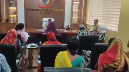 धनबाद/केंदुआडीह: धनबाद: वरीय पुलिस अधीक्षक ने जनता दरबार में सुनी लोगों की समस्याएं