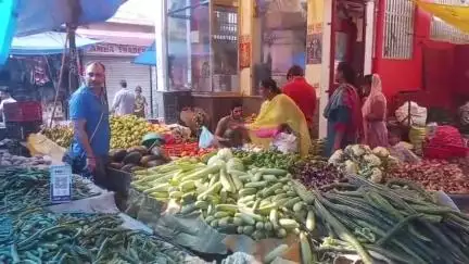 नाहन: अधिकतर सब्जियों और फलों के दामों में स्थिरता, पहाड़ी टमाटर के दामों में आया उछाल