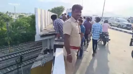 கோவை தெற்கு: உக்கடம் சுங்கம் சாலையில் ரயில்வே பாலத்தில் ஒருவர் தூக்கிட்டு தற்கொலை