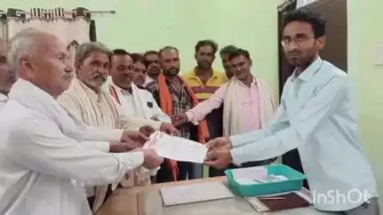 बारां: किसान महापंचायत ने हत्यादेह बांध की पाल के सहारे रास्ता देने की मांग को लेकर जल संसाधन के अधिशासी अभियंता को ज्ञापन दिया
