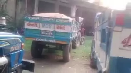 सोनुआ: डीसी के निर्देश पर चक्रधरपुर एसडीओ ने 8 अवैध बालू लदे ट्रैक्टरों को ज़ब्त किया