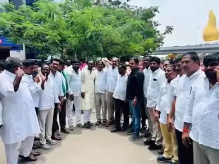 పటాన్​​చెరు: మాజీ సీఎం కేసీఆర్ విచారణకు బి ఆర్ కే భవన్ వద్ద సంఘీభావం తెలిపిన పటాన్చెరు బిఆర్ఎస్ పార్టీ నాయకులు కార్యకర్తలు