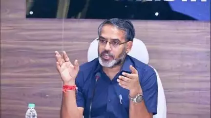 बेंगाबाद: समाहरणालय में डीसी की अध्यक्षता में जल जीवन मिशन व अन्य योजनाओं की समीक्षा बैठक आयोजित