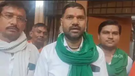 चायल: तहसील परिसर में भाकियू टिकैत गुट ने बढ़े सर्किल रेट के खिलाफ एसडीएम को सौंपा ज्ञापन, जमकर जताई नाराजगी