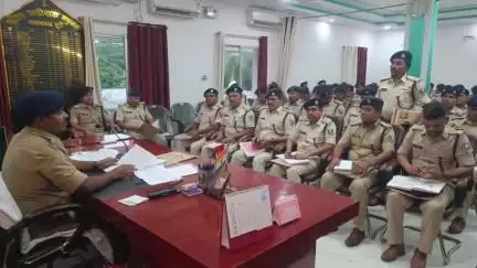 मधुबनी: एसपी योगेंद्र कुमार ने समाहरणालय स्थित कार्यालय कक्ष में अपराध बैठक का आयोजन किया