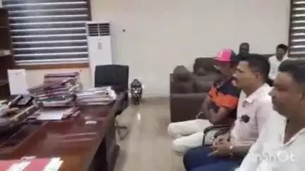 चाईबासा: अखिल झारखंड प्राथमिक शिक्षक संघ ने उपायुक्त चंदन कुमार से की औपचारिक भेंट