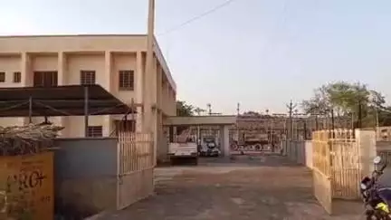 मनोहरथाना: मनोहर थाना में विद्युत उपकरणों के रखरखाव के चलते गुरुवार सुबह 8 से 11 बजे तक उपखंड क्षेत्र की विद्युत सप्लाई बंद रहेगी