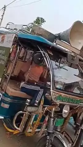 पीलीभीत: मेवतपुर गांव में टाइगर अटैक में किसान की मौत के बाद वन विभाग लाउडस्पीकर के माध्यम से गांव के लोगों को जागरुक कर रहा है