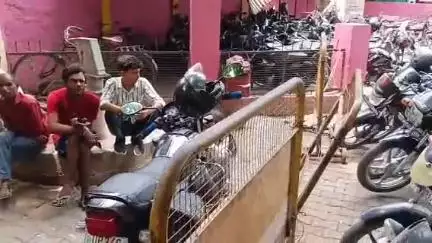 महोली: बरामौ कला में अज्ञात कारणों से बुजुर्ग महिला ने जहर खाकर आत्महत्या की कोशिश की, इलाज के दौरान हुई मौत