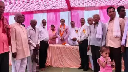गुण्डरदेही: ग्राम मटेवा में संत कबीर दास जी के 628वें प्रकट उत्सव कार्यक्रम में शामिल हुए विधायक कुंवर सिंह निषाद