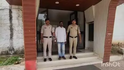 दुर्ग: पुलिस ने सेक्टर 9 से सोने-चांदी के जेवरात और नगदी चोरी करने वाले आरोपी को किया गिरफ्तार