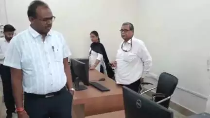 फरेंदा: जिलाधिकारी ने फरेंदा तहसील का किया औचक निरीक्षण, दिए कई निर्देश