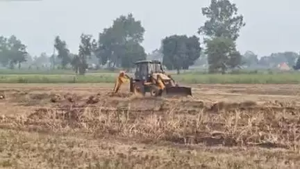 पीलीभीत: दमगढ़ी गांव में दो जेसीबी लगाकर हो रहा अवैध खनन वीडियो सोशल मीडिया पर वायरल