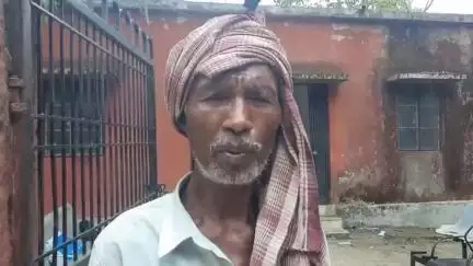 प्रतापपुर: चतरा सदर अस्पताल: प्रतापपुर आत्महत्या मामले में पोस्टमार्टम के लिए ₹5000 मांगे, परिजन परेशान