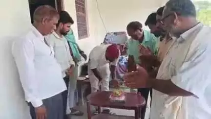 टेटिया बम्बर: राजद समर्थकों ने प्रखंड कार्यालय जगतपुरा में लालू का 78वां जन्मदिन मनाया