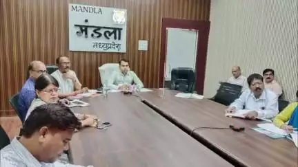 मंडला: जबलपुर संभाग आयुक्त धनंजय सिंह भदौरिया ने वीडियो कॉन्फ्रेंसिंग से समीक्षा बैठक ली, दिए निर्देश