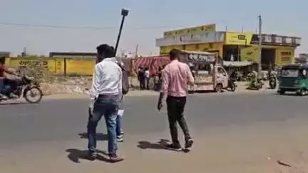 દાહોદ: દાહોદના રળીયાતી સાંગા ગામે આવેલી દુકાનો કે જેને સરકારી વિભાગે પોતાની જમીનમાં ગેરકાયદેસર અનધિકૃત બાંધકામ થયું હોવાને લઈને