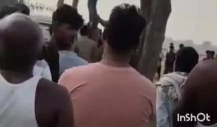 अकबरपुर: अंबेडकर नगर में पेड़ से लटका मिला युवक का शव, मृतक की मां ने प्रेमिका सहित 5 लोगों पर हत्या का आरोप लगाया
