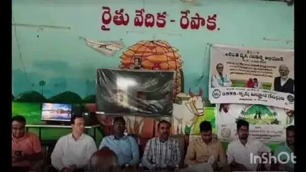 ఇల్లంతకుంట: రైతులు సమగ్ర సస్యరక్షణ చర్యలు పాటించాలి: వ్యవసాయ కళాశాల అసిస్టెంట్ ప్రొఫెసర్ రాజేందర్