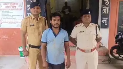 चांपा: रात्रि में घर घुसकर महिला से छेड़छाड़ करने वाले आरोपी युवक को बम्हनीडीह पुलिस ने बस स्टैंड से किया गिरफ्तार