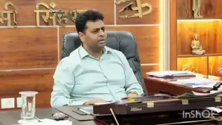 चाईबासा: 21 जून को अंतर्राष्ट्रीय योग दिवस को लेकर उपायुक्त की अध्यक्षता में समाहरणालय में हुई बैठक