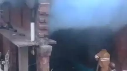 पीलीभीत: धरमगदपुर में महिला की मौत के बाद संदिग्ध परिस्थितियों में घर में लगी आग, पड़ोसी युवक झुलसे